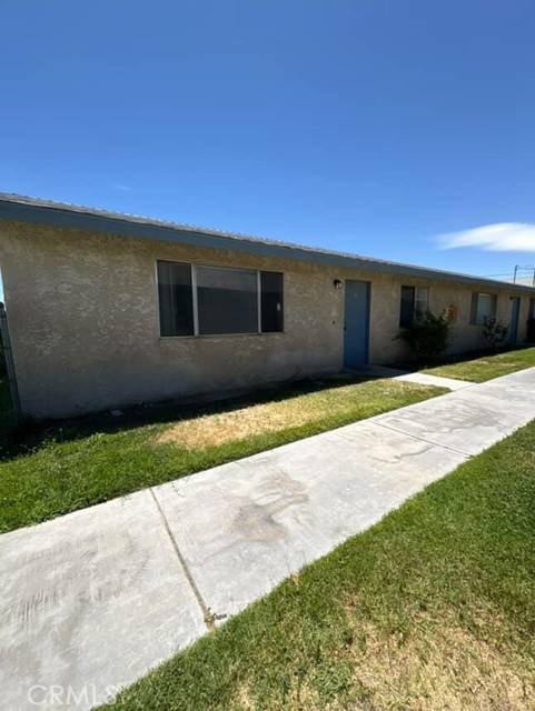 Detail Gallery Image 2 of 12 For 16140 Tawney Ridge Ln #C,  Victorville,  CA 92394 - 2 Beds | 2 Baths