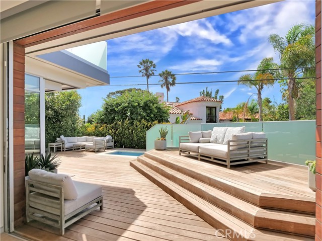 Backyard with "Ipe" wood deck.