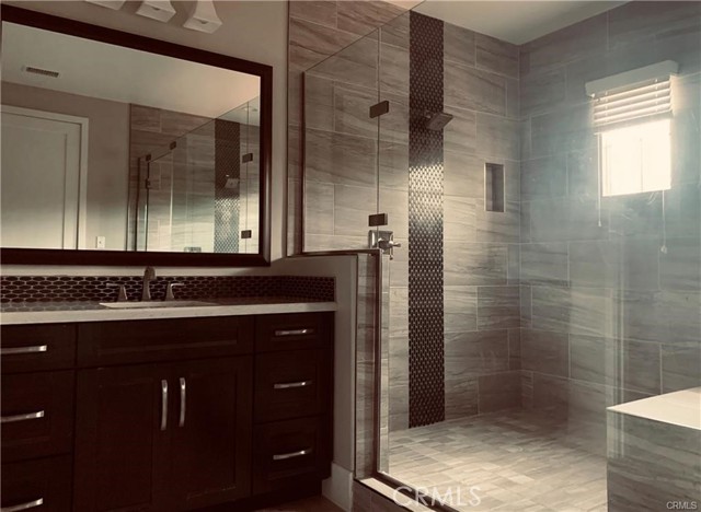 Detail Gallery Image 6 of 9 For 57 Stanza, Irvine,  CA 92620 - 4 Beds | 4 Baths