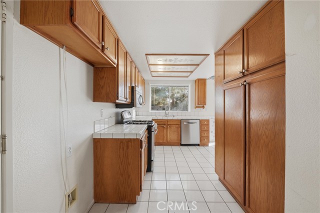 Detail Gallery Image 13 of 43 For 39364 Harvard, Palmdale,  CA 93551 - 4 Beds | 3 Baths