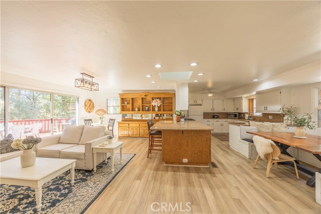 188 S Finch Drive, Big Bear Lake CA: https://media.crmls.org/medias/f9cd6025-9803-4e1a-9940-e5c8d2281917.jpg