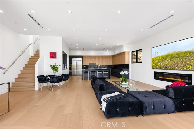 Detail Gallery Image 8 of 58 For 5134 Medina Rd, Woodland Hills,  CA 91364 - 5 Beds | 5/1 Baths