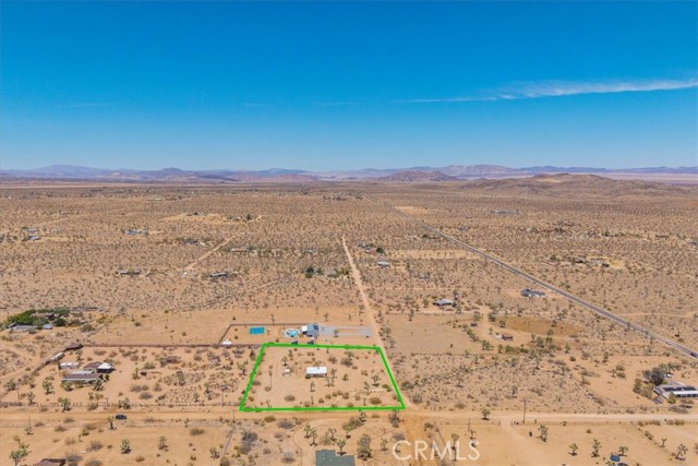 58382 Sunny Sands Drive, Yucca Valley CA: https://media.crmls.org/medias/f9cd6eb1-cf00-449f-99f2-1cae33d9e807.jpg
