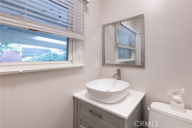 14734 Magnolia Boulevard photo 19