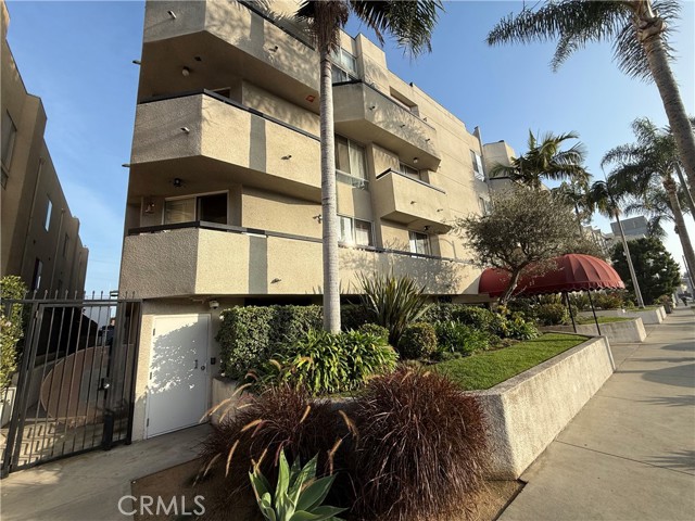 1240 S Corning, Los Angeles CA: https://media.crmls.org/medias/f9ce05d5-d9fe-4ff8-b2b0-5c47f791feeb.jpg