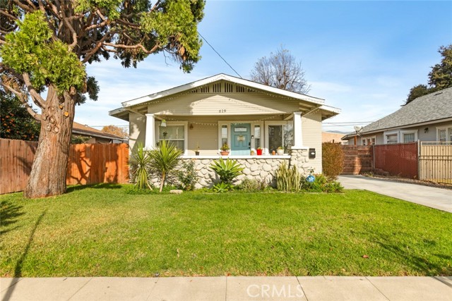 Detail Gallery Image 1 of 29 For 619 W Center St, Pomona,  CA 91768 - 3 Beds | 1 Baths