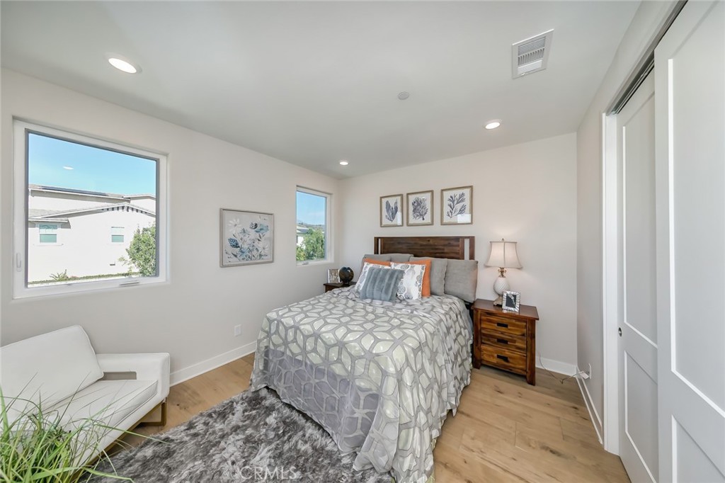 MLS #OC25221565 image #35