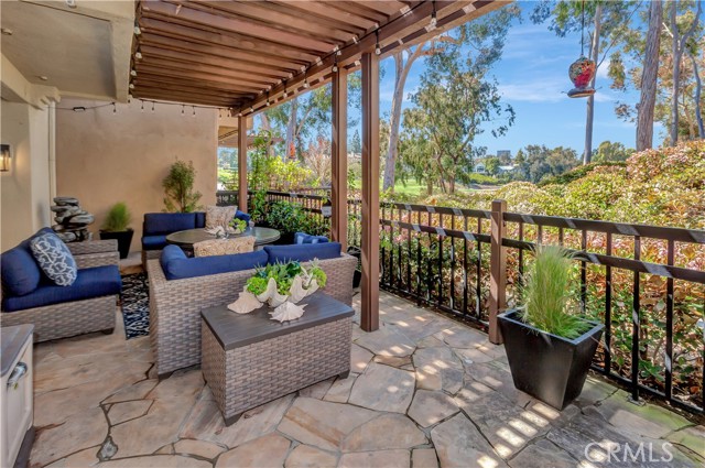 Detail Gallery Image 4 of 29 For 515 Bay Hill Dr, Newport Beach,  CA 92660 - 3 Beds | 2/1 Baths