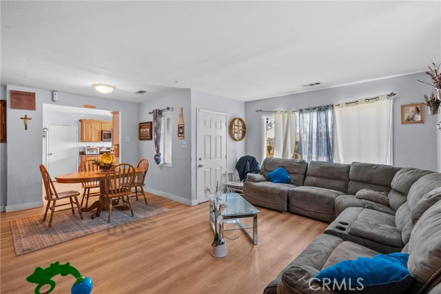 Detail Gallery Image 23 of 43 For 2001 N Salinas Ave, Los Angeles,  CA 90059 - 4 Beds | 2 Baths