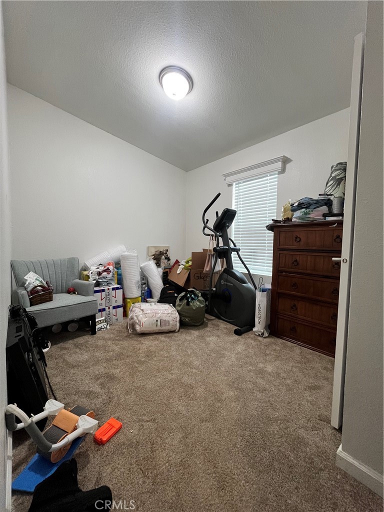 https://media.crmls.org/medias/f9d1acd9-bb20-4f93-b8c3-725151d76444.jpg?preset=X-Large