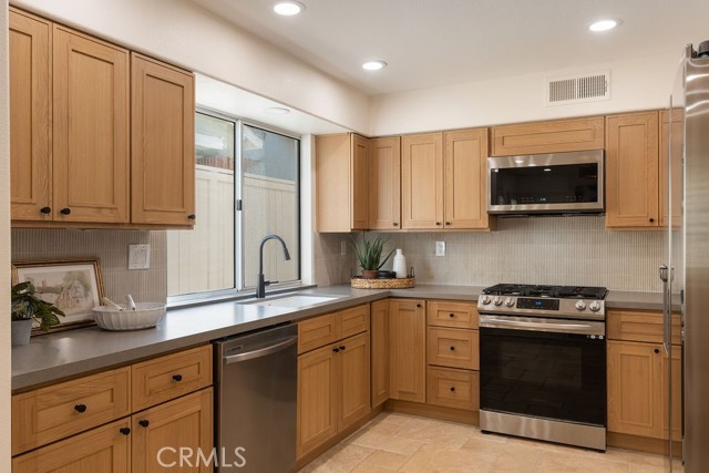 Detail Gallery Image 3 of 58 For 1222 S Silver Star Way, Anaheim Hills,  CA 92808 - 5 Beds | 3/1 Baths