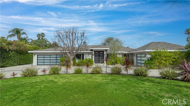 Detail Gallery Image 2 of 53 For 22637 Erwin St, Woodland Hills,  CA 91367 - 6 Beds | 5/1 Baths