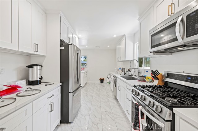 Detail Gallery Image 17 of 47 For 11329 Mclennan Ave, Granada Hills,  CA 91344 - 7 Beds | 2 Baths
