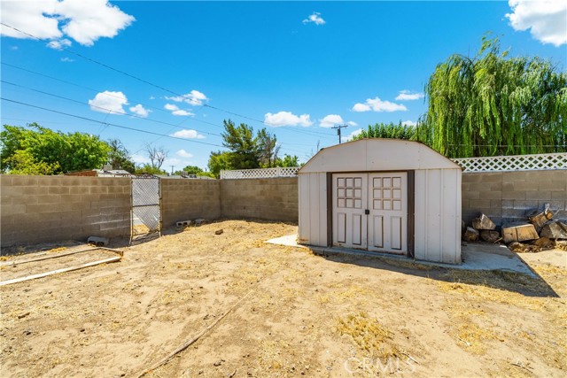 44220 Fig Avenue, Lancaster CA: https://media.crmls.org/medias/f9d2749c-c393-46e0-a7ab-90ca4b66bced.jpg