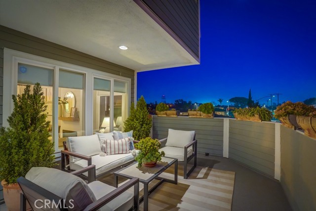 1300 12th Street, Manhattan Beach, California 90266, 2 Bedrooms Bedrooms, ,3 BathroomsBathrooms,Residential,Sold,12th,OC21247475