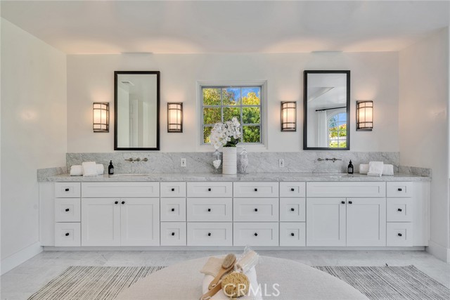 5451 Newcastle Lane, Calabasas CA: https://media.crmls.org/medias/f9d3487a-9d3d-4b6c-bc16-1b49007a2582.jpg