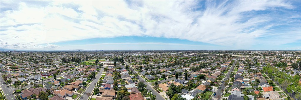 https://media.crmls.org/medias/f9d353fd-fbce-4d10-b478-7756118bd65a.jpg?preset=X-Large