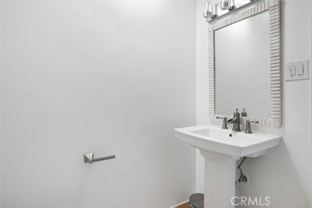 Detail Gallery Image 28 of 41 For 905 Dickson Street, Marina Del Rey,  CA 90292 - 4 Beds | 3/1 Baths