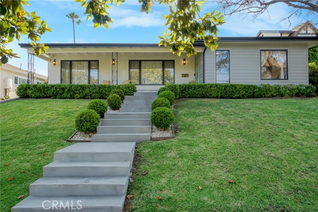 7221 Arizona Ave, Los Angeles CA: https://media.crmls.org/medias/f9d4ba09-f0b3-47ea-b460-a87dfb9d30a7.jpg