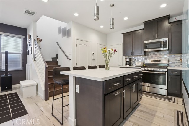 Detail Gallery Image 8 of 21 For 3827 Grant St #49,  Corona,  CA 92879 - 3 Beds | 2/1 Baths