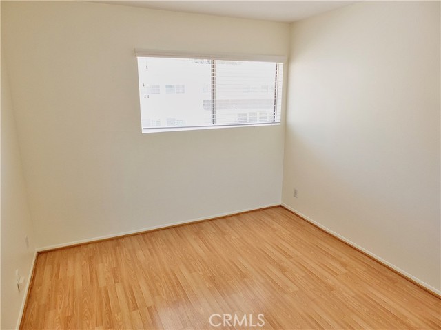 121 Sinclair Avenue, Glendale CA: https://media.crmls.org/medias/f9d5a52f-0a12-4315-b465-79fcb5225d83.jpg