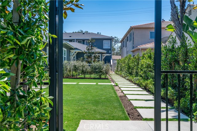 1022 Grant Street, Santa Monica CA: https://media.crmls.org/medias/f9d61898-ecdc-4caa-854a-68a4bc3e53e0.jpg