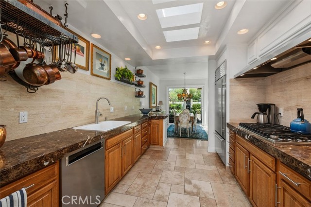 Detail Gallery Image 19 of 43 For 5 Rue Marseille, Newport Beach,  CA 92660 - 3 Beds | 2/1 Baths