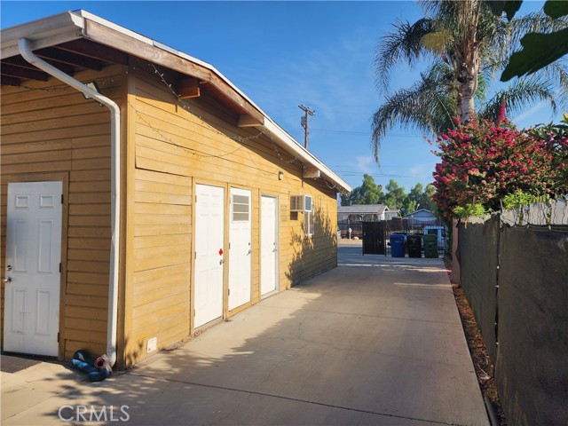 18540 Arminta Street, Reseda CA: https://media.crmls.org/medias/f9d69cca-d4d0-4101-a85f-528a64af8cad.jpg