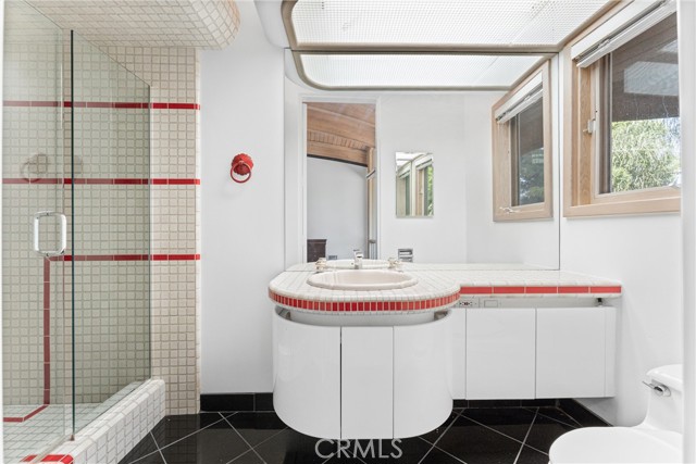 2360 Boulder Bluffs Court, Riverside CA: https://media.crmls.org/medias/f9d6be94-e3a2-4941-99e5-44d23d50f9a0.jpg