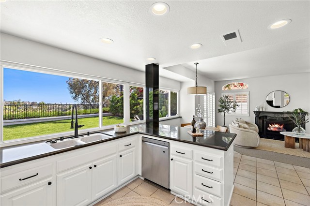 10 Novilla, Laguna Niguel CA: https://media.crmls.org/medias/f9d7d13a-40db-4ae8-8276-cebae1587b42.jpg