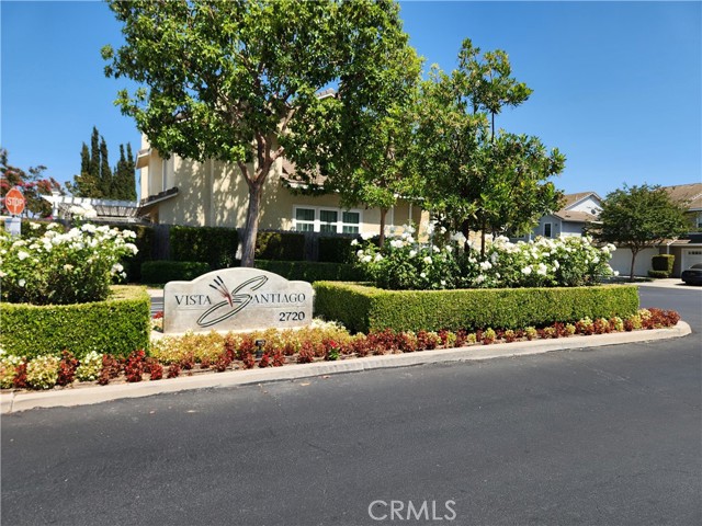 Detail Gallery Image 3 of 7 For 2720 E Walnut Ave #1,  Orange,  CA 92867 - 3 Beds | 2 Baths
