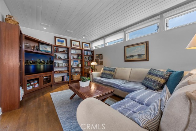 2326 The Strand, Hermosa Beach CA: https://media.crmls.org/medias/f9d8d6ba-6e51-4822-8417-17d0903cff7c.jpg