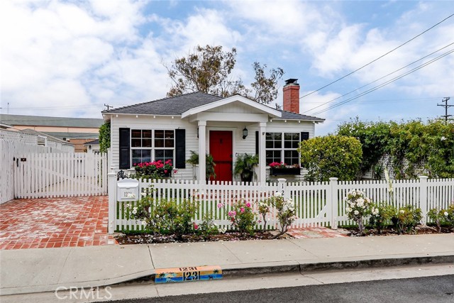 1231 24th Street, Hermosa Beach, California 90254, 2 Bedrooms Bedrooms, ,1 BathroomBathrooms,Residential,Sold,24th,SB23084589