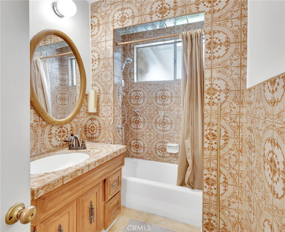 https://media.crmls.org/medias/f9d94cea-7f63-4eb5-9469-f8b531b6dbe9.jpg?preset=X-Large