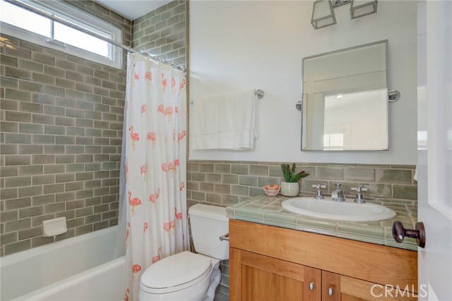 647 15th Street, Manhattan Beach, California 90266, 5 Bedrooms Bedrooms, ,4 BathroomsBathrooms,Residential,Sold,15th,SB21178358