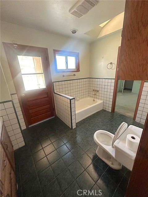 11431 Ramona Avenue, Hawthorne CA: https://media.crmls.org/medias/f9d98f46-83b1-4212-a6a9-308a0e4e728f.jpg