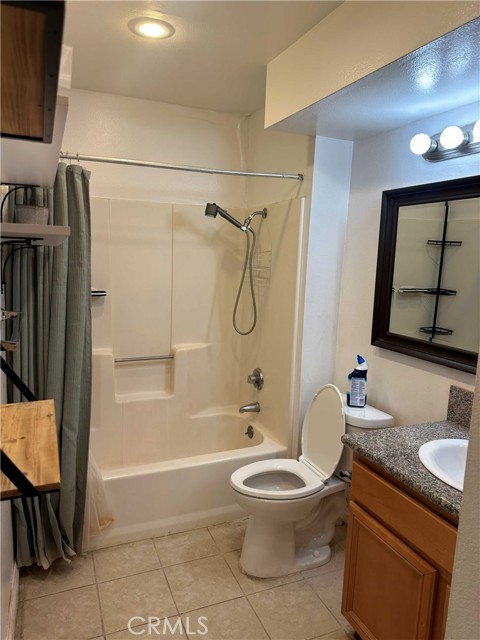 Detail Gallery Image 8 of 9 For 1118 Valencia St #214,  Los Angeles,  CA 90015 - 1 Beds | 1 Baths