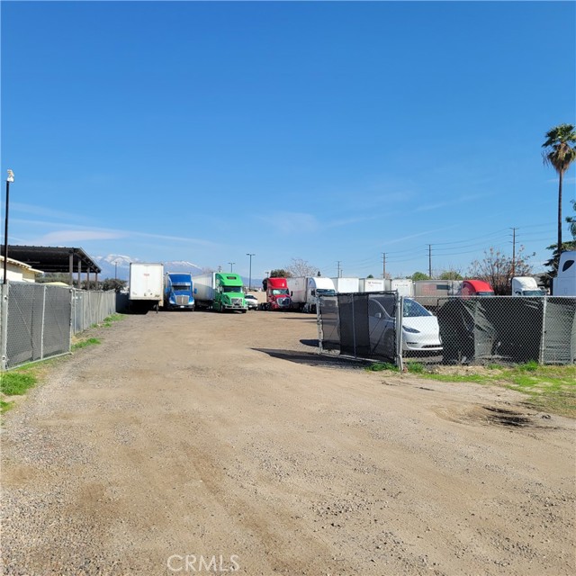 1245 S Washington Avenue, San Bernardino CA: https://media.crmls.org/medias/f9da26f2-8a77-4d8c-910b-ad522d8698c9.jpg