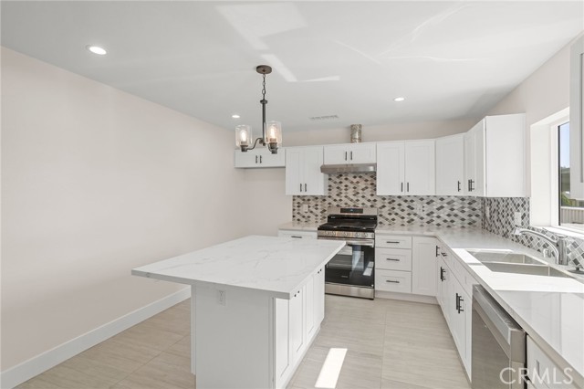 Detail Gallery Image 9 of 25 For 14815 Country Ln #2,  Fontana,  CA 92335 - 3 Beds | 2 Baths