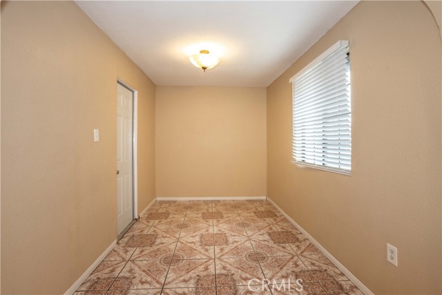 Detail Gallery Image 13 of 33 For 5905 Stone Bridge Ln, Bakersfield,  CA 93313 - 4 Beds | 2 Baths