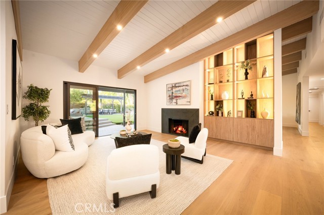 18839 La Amistad Place, Tarzana CA: https://media.crmls.org/medias/f9dab317-bf51-424b-be35-831c810f8f9c.jpg