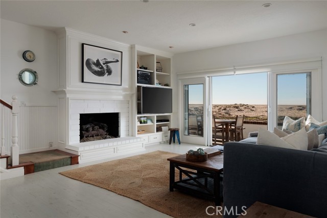Detail Gallery Image 5 of 19 For 116 E Oceanfront, Newport Beach,  CA 92661 - 3 Beds | 2/1 Baths