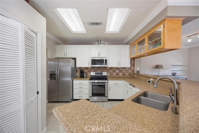 5510 Edge Water Court, Bakersfield CA: https://media.crmls.org/medias/f9dc289f-ad4c-40a9-8323-6b835a34baa2.jpg