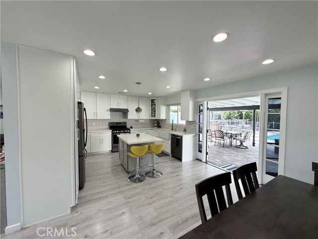 Detail Gallery Image 9 of 24 For 11243 Mclennan, Granada Hills,  CA 91344 - 3 Beds | 3 Baths