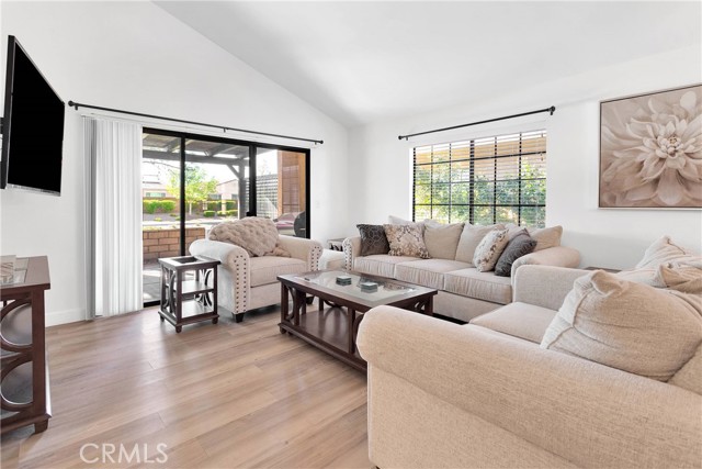 Detail Gallery Image 2 of 28 For 11722 Oak St, Apple Valley,  CA 92308 - 2 Beds | 2 Baths