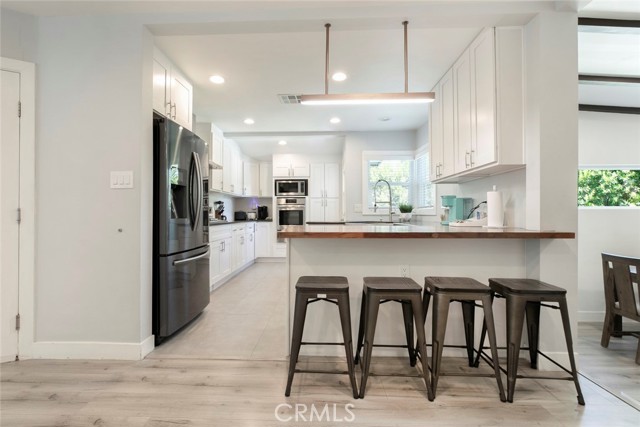 Detail Gallery Image 9 of 43 For 18033 Duncan St, Encino,  CA 91316 - 3 Beds | 2 Baths
