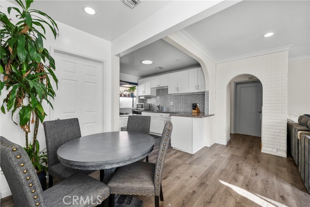 Detail Gallery Image 9 of 41 For 18019 Tiara, Encino,  CA 91316 - 4 Beds | 2 Baths