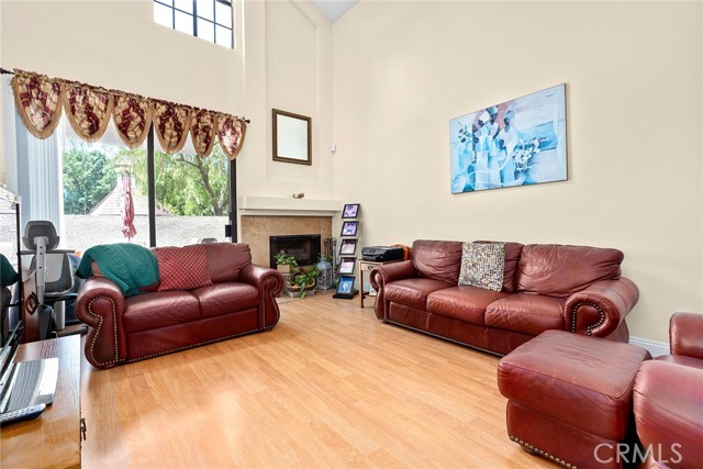 Living room w/fireplace