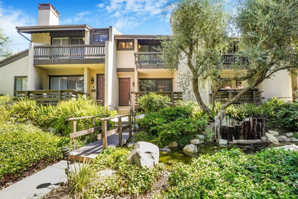 5711 Owensmouth Avenue #111