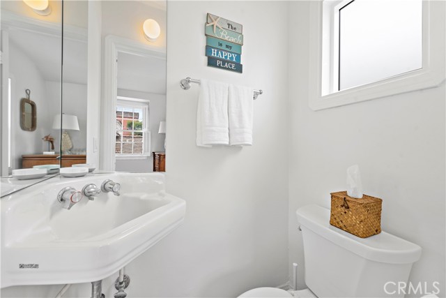 Detail Gallery Image 20 of 29 For 224 Amethyst, Newport Beach,  CA 92662 - 3 Beds | 3 Baths